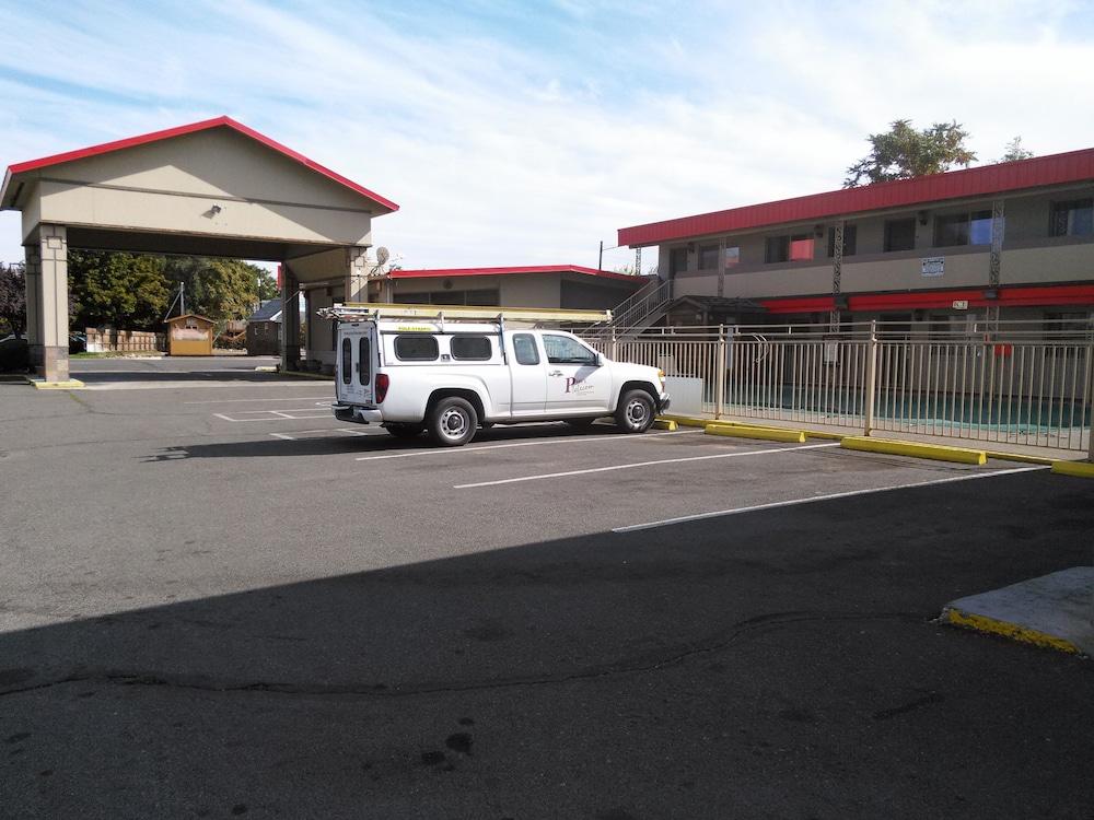 Yakima Valley Inn Exterior photo