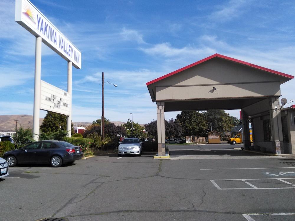 Yakima Valley Inn Exterior photo